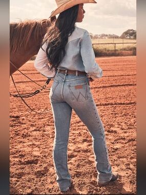 NWOT Wrangler High Rise Rodeo Boot it Riding a Jean in Camilla